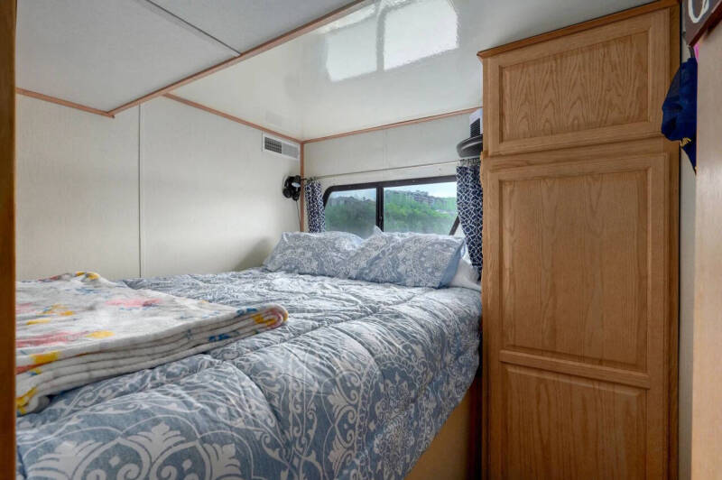 2000 FUN COUNTRY HOUSE BOAT