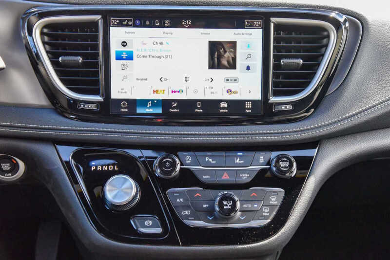 2026 Chrysler Pacifica Select