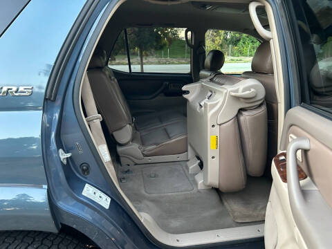 2005 Toyota Sequoia SR5