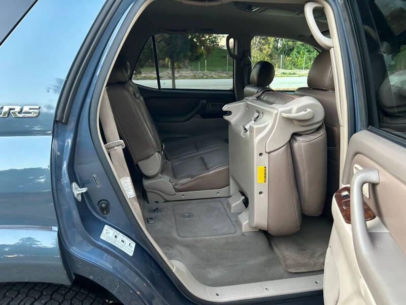 2005 Toyota Sequoia SR5