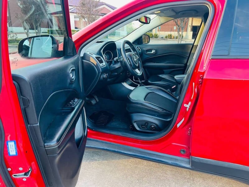 2018 Jeep Compass Latitude photo 17