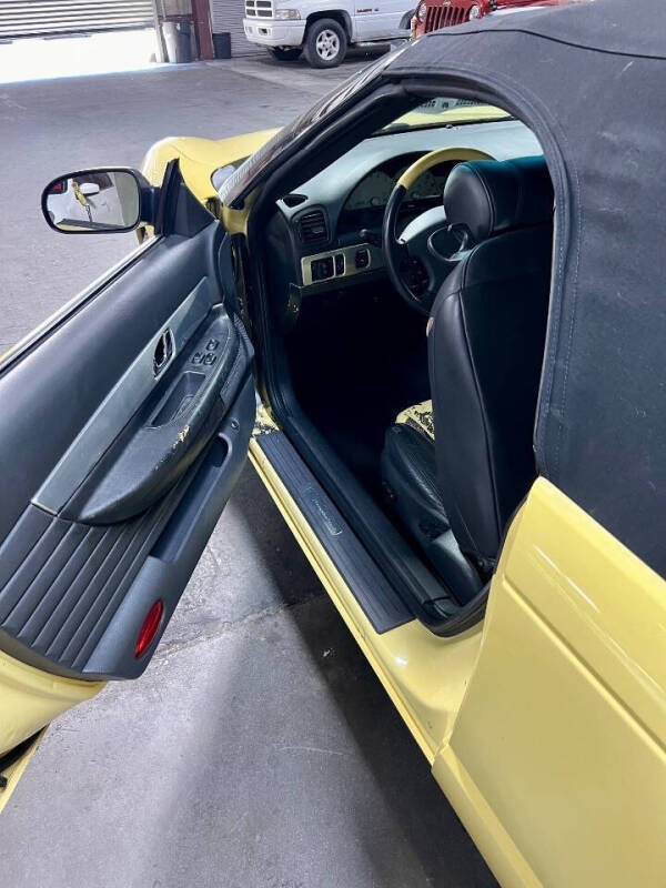 2002 Ford Thunderbird Deluxe