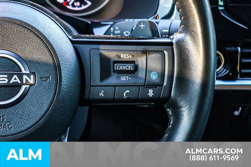 2022 Nissan Pathfinder SV