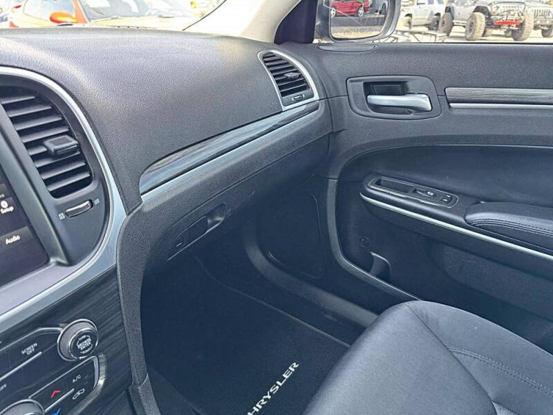 2022 Chrysler 300 Touring