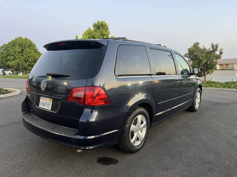 2009 Volkswagen Routan SE