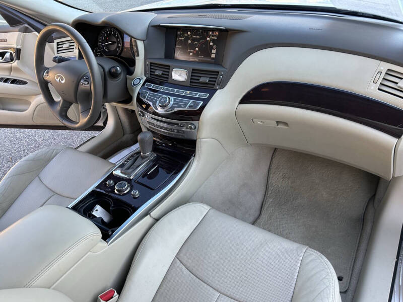 2012 Infiniti M37