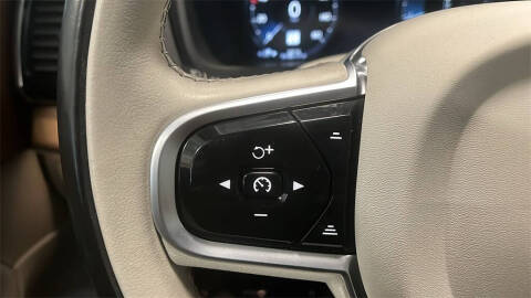 2022 Volvo XC90 T6 Momentum 7-Passenger