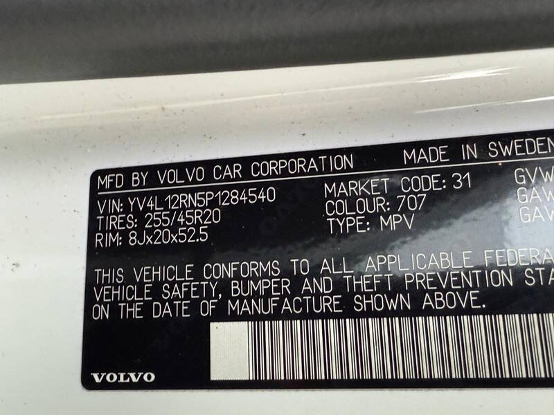 2023 Volvo XC60 B5 Plus Bright Theme