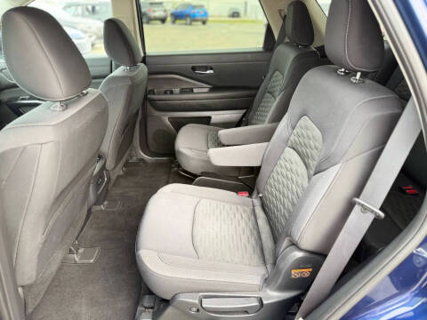 2022 Nissan Pathfinder SV