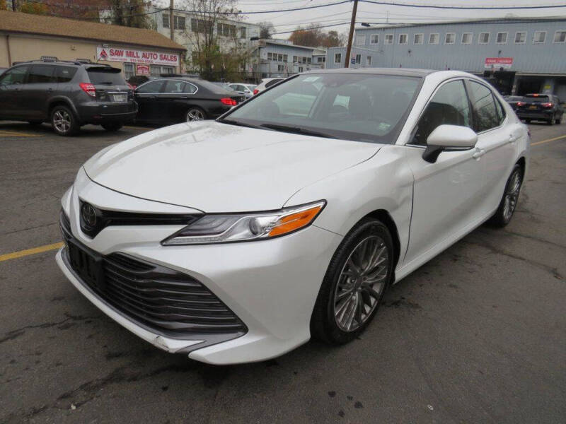 2020 Toyota Camry XLE's photo
