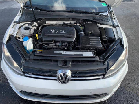 2017 Volkswagen Golf R 4Motion