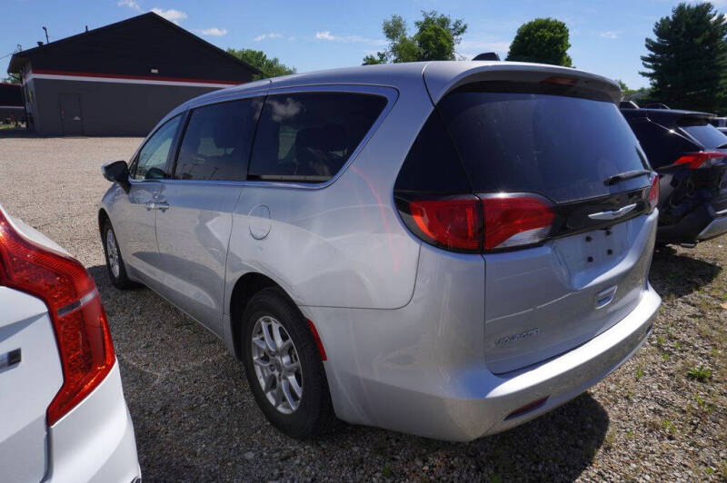2023 Chrysler Voyager LX