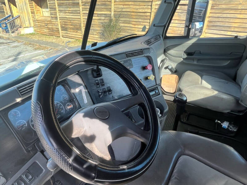 2006 Freightliner CONVENCIONAL C