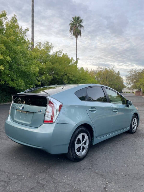 2012 Toyota Prius Two photo 6