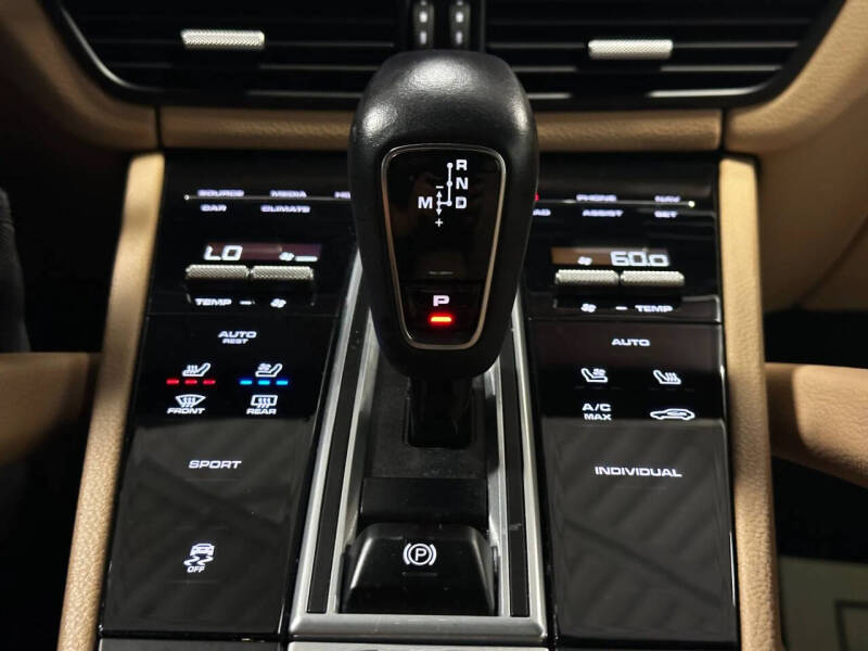 2022 Porsche Cayenne Platinum Edition