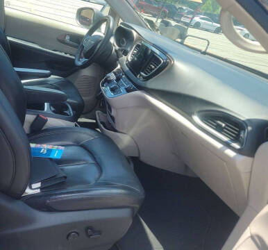 2017 Chrysler Pacifica Touring-L Plus