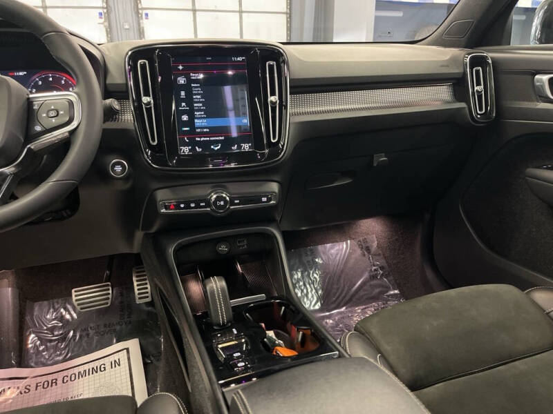 2022 Volvo XC40 T5 R-Design