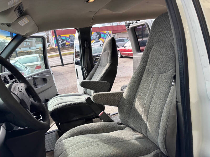 2003 Chevrolet Express 3500 LS