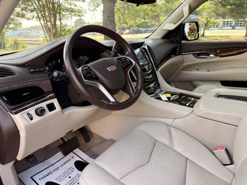 2017 Cadillac Escalade Luxury