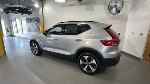 2024 Volvo XC40 B5 Plus Dark Theme