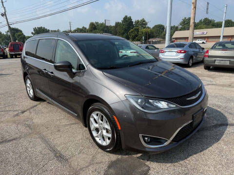 2017 Chrysler Pacifica Touring-L