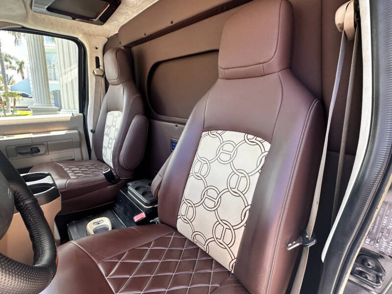 2010 Ford E-Series E-350 SD XLT