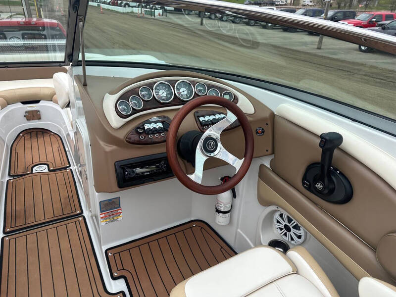 2013 Crownline E260 XS