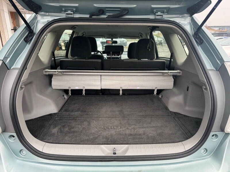 2015 Toyota Prius v Five