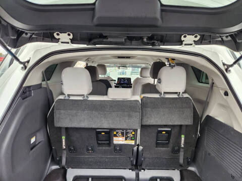 2021 Toyota Sienna LE 8-Passenger