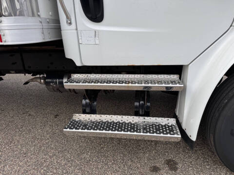 2018 Freightliner M2 106