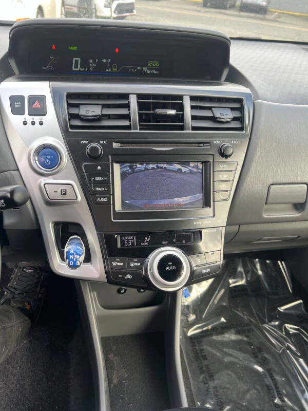 2012 Toyota Prius v Two
