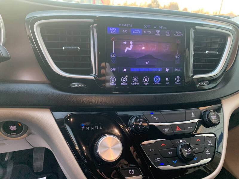 2017 Chrysler Pacifica Touring-L