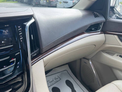 2015 Cadillac Escalade Luxury