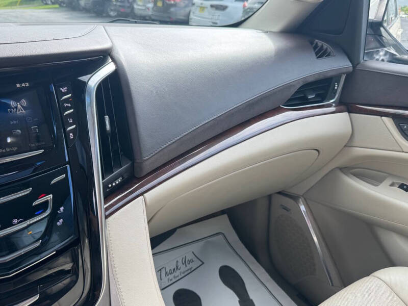 2015 Cadillac Escalade Luxury
