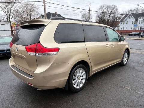 2011 Toyota Sienna LE 7-Passenger