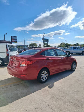 2012 Hyundai Accent GLS