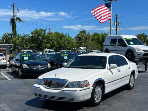 2003 Lincoln Town Car for sale at KD's Auto Sales in Pompano Beach FL