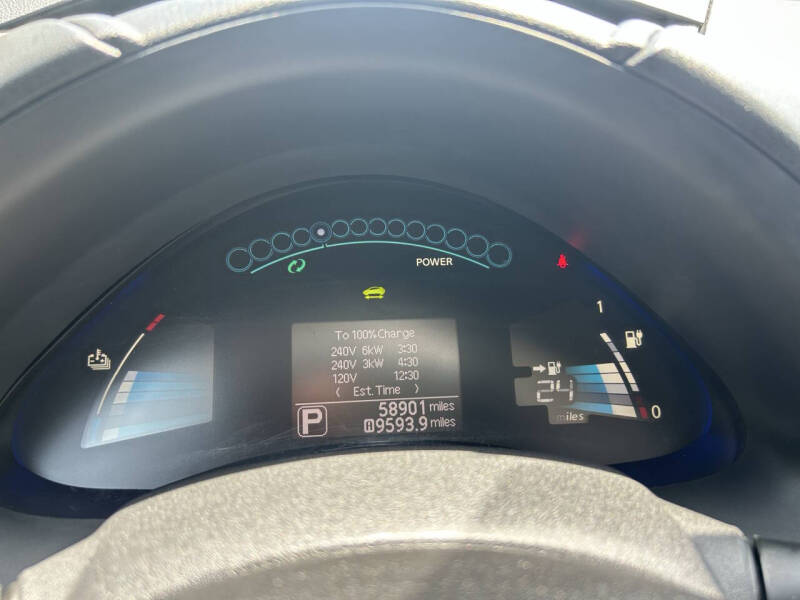 2016 Nissan LEAF SV