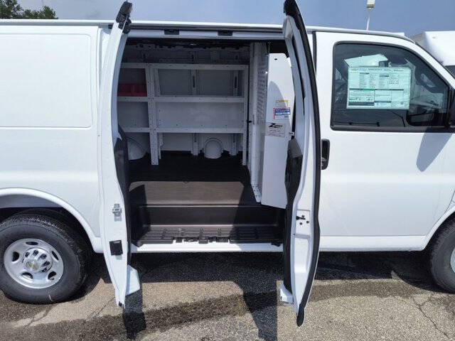 2025 Chevrolet Express 3500