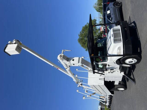 2017 Freightliner M2 106