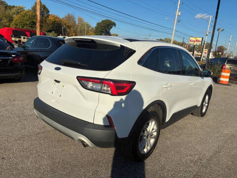 2020 Ford Escape SE