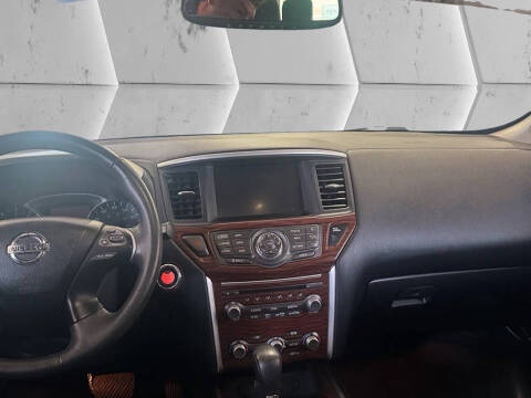 2017 Nissan Pathfinder Platinum