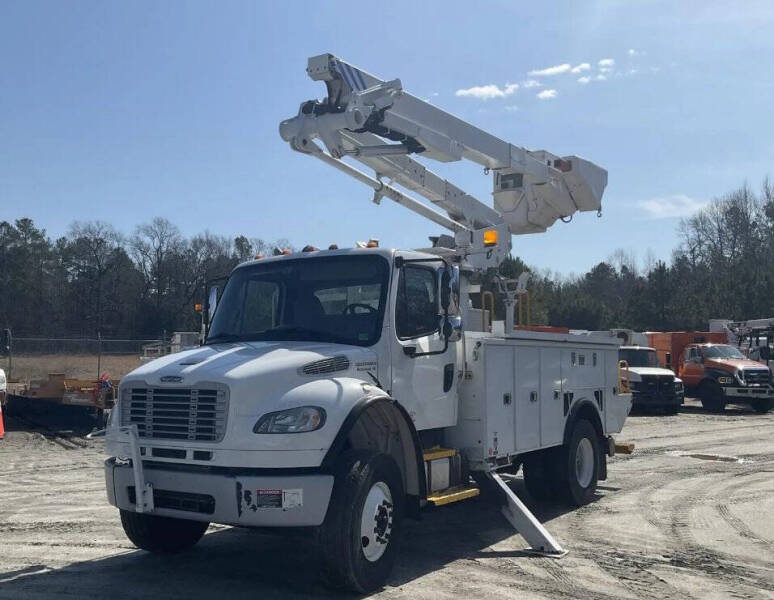 2017 Freightliner M2 106