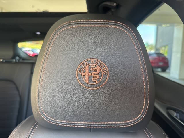 2025 Alfa Romeo Stelvio Intensa