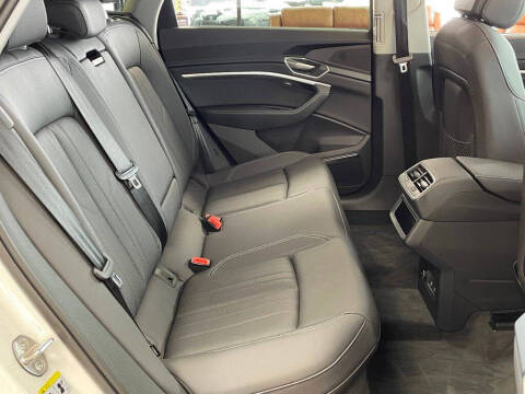 2022 Audi e-tron quattro Premium Plus