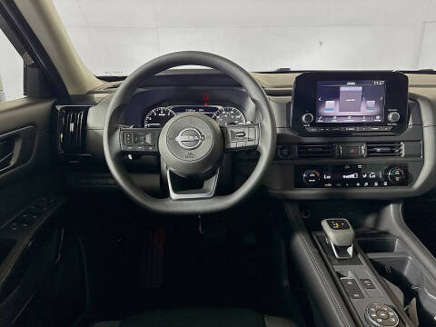 2025 Nissan Pathfinder S