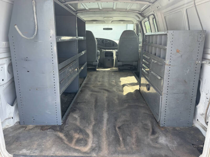 2003 Ford E-Series E-150 Base