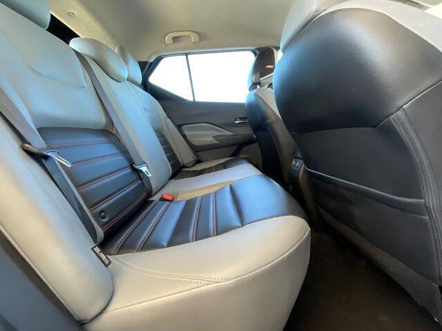 2021 Nissan Kicks SR
