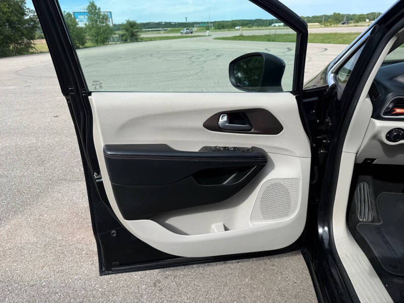 2017 Chrysler Pacifica Touring