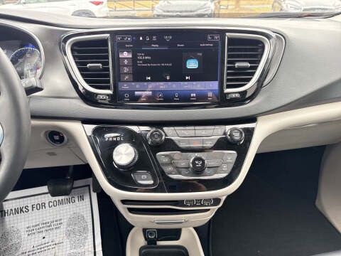 2024 Chrysler Pacifica Touring L